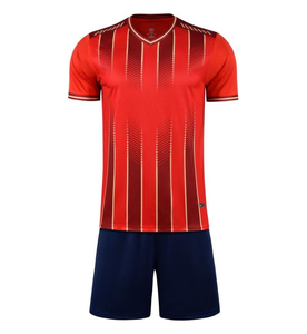 Dernier design de maillot de football imprimé par sublimation, col en V, 100% polyester, taille personnalisée, ensemble maillot et short pour hommes, vente en gros - Product Image 6