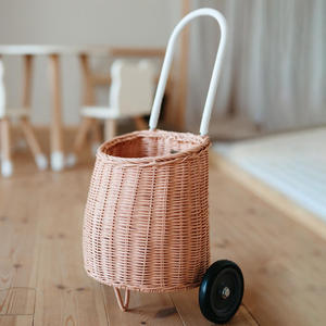 Cesta con ruedas de ratán hecha a mano, carrito con ruedas, accesorio para niños, cestas con asa para arrastrar. - Product Image 4
