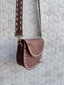 Bolso bandolera de cuero genuino hecho a mano de alta calidad, estilo vintage occidental, con diseño artesanal, para mujer. - Product Image 2