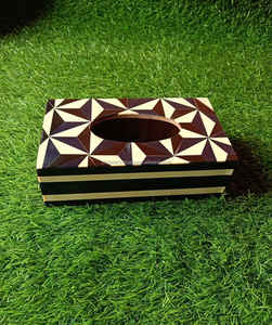 Boîte distributrice de mouchoirs en résine de qualité supérieure avec accent perlé, dessus de table élégant, coiffeuse et accessoire de salon - Product Image 1