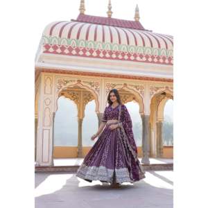 Ropa de fiesta de Jacquard con bordado radiante Lehenga Choli - Product Image 5