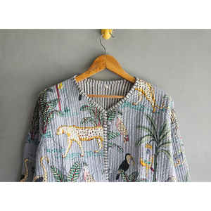 เสื้อแจ็คเก็ตบอมเบอร์ผ้าฝ้ายพิมพ์ลายแบบควิลท์  แบบสองด้านใส่ได้  เสื้อคลุมกันหนาวน้ำหนักเบาสำหรับผู้หญิง  เสื้อแจ็คเก็ตควิลท์ ของขวัญสำหรับเธอ - Product Image 4