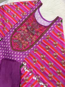 Nouvel arrivage : Ensemble Kurti style Kaftan en soie banane avec imprimé et bordure Kodi, et manches travaillées, et pantalon uni – Mode féminine pour exportateurs - Product Image 6