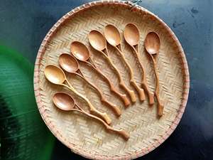 Ensemble de 6 ustensiles décoratifs en bois de teck naturel bio avec écumoire, spatule et cuillère taille S, cuillère cœur en bois - Product Image 4