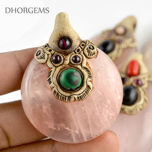 Pendentif en pierre brute naturelle irrégulière de guérison, collier en quartz rose tricoté à la main, vente en gros - Product Image 1