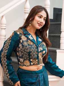 Ensemble de sari en soie le plus vendu avec haut court brodé et jupe longue, tenue traditionnelle indienne pour femme, idéal pour mariage, en promotion - Product Image 6
