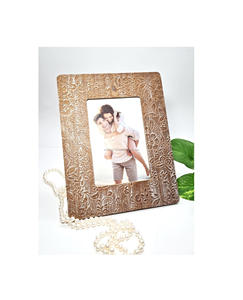 Cadre photo en bois de style vintage pour la décoration murale du salon avec un charme classique, une beauté intemporelle et un caractère chaleureux - Product Image 1