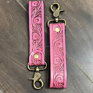 Porte-clés mignon en cuir rose embossé avec motif floral, en cuir véritable, avec sangle mousqueton, cadeau pour elle - Product Image 6