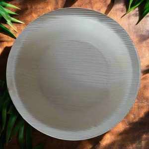 Assiettes rondes en feuille de palmier de qualité export, 6 pouces, pour servir des cornichons, des salades, des chutneys, des tranches de pizza et de l'ail. - Product Image 1