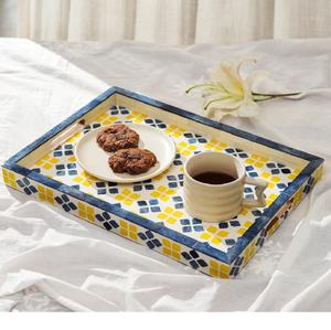 Bandeja de servir con incrustaciones de hueso de mandala blanca disponible a precios de mayorista con un diseño circular de corte láser. - Product Image 4