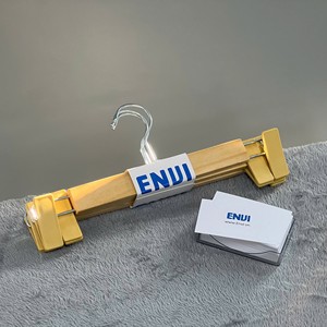 Cintres en bois écologiques durables à prix de gros avec pinces réglables pour vêtements, salle de bain, armoire, personnalisables avec logo, vente en gros - Product Image 3