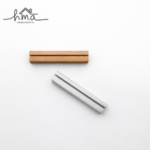 Porta Tarjetas de Visita de Madera y Metal, Soporte Minimalista para Tarjetas de Escritorio, Exhibidor Moderno de Tarjetas de Visita para Oficina - Product Image 1