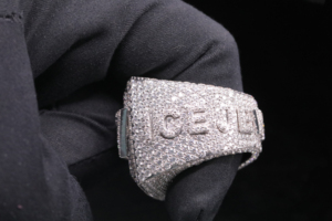 Bague Cocktail de Luxe The Ice Legacy en Argent 925 Plaqué Moissanite, Sertissage Pavé, Coupe Baguette, Motif Lettre, Bijou Unisexe, Cadeau - Product Image 6