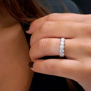 Anillo de banda con cinco piedras de moissanita auténtica, corte redondo, unisex, plata 925 original, regalo sorpresa de boda para pareja - Product Image 3