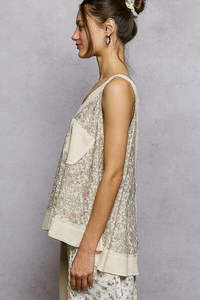 Camiseta sin mangas con cuello en V y bolsillo frontal POL Floral - Product Image 3