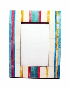 Cadre photo de table autoportant FAIZA CRAFT en résine avec incrustation d'os d'ivoire écologique et impression géométrique verticale en relief - Product Image 2