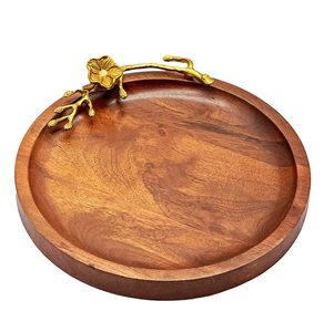 Plateau décoratif rond en bois de style rustique, avec poignées en forme de branche d'olivier dorée, vendu en une seule pièce - Product Image 6