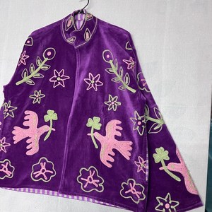 Chaqueta de Terciopelo Morado Real Bordada a Mano para Mujer, con Motivos Florales y de Aves, Estilo Folclórico, Abrigo de Invierno, Regalo Único para Mujer - Product Image 1