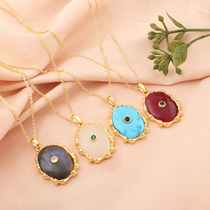 Collier élégant et minimaliste en or plaqué 18 carats avec pendentif en turquoise, chaîne classique pour femme, cadeau de mariage ou d'anniversaire pour elle - Product Image 1