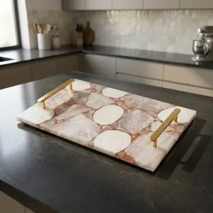 Plateau de service rectangulaire en céramique avec motif marbre agate, poignées dorées, design minimaliste, plat décoratif - Product Image 5
