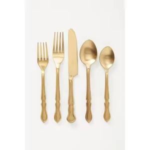 Ensemble de couverts de luxe en acier inoxydable poli miroir, cuillères, fourchettes et couteaux dorés, pour mariage, restauration, hôtel, cuisine et décoration de table. - Product Image 5