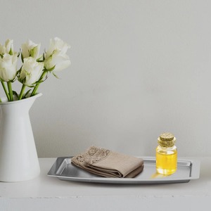 Bandeja de Baño Moderna de Acero Inoxidable Plateado Cepillado con Diseño Tallado para Organización de Escritorio y Encimera, Almacenamiento de Productos de Cuidado de la Piel - Product Image 2
