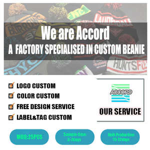 Bonnet en tricot personnalisé brodé avec pompon – Bonnet d'hiver sportif avec revers côtelé - Product Image 2