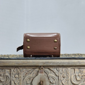 Bolso de mano de cuero vacuno marrón de lujo con rayas blancas y borlas, asa de cuero, bolso cruzado tipo Speedy - Product Image 4