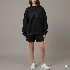 Ensemble élégant col montant et short – Tenue d'hiver assortie, confortable, douce, chaude, décontractée et raffinée – Collection de vêtements pour le quotidien - Product Image 1