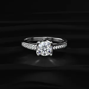 Bague de luxe en or jaune pour femme avec diamant rond brillant de 0,5 ct cultivé en laboratoire, sertie de pavés floraux, certifiée IGI - Product Image 1