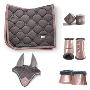 Selle de dressage avec tapis de selle rose poussiéreux assorti, ensemble personnalisé avec matelassage - Product Image 1