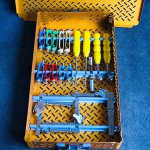 Kit d'instruments chirurgicaux orthopédiques et de rétraction cervicale réutilisable Trimline, certifié CE ISO - Product Image 1