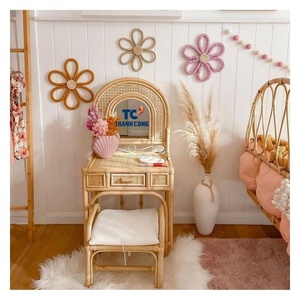 ENSEMBLE DE TABLE ET DE CHAISES EN ROTIN et TABLE DE MAQUILLAGE POUR ENFANTS EN ROTIN de haute qualité pour les détaillants à la recherche de pièces uniques - Product Image 1