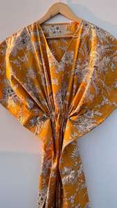 ชุดเดรสผ้าฝ้ายพิมพ์ลายดอกไม้ - โบฮีเมียน ลอนจ์ ไซส์พลัส - Product Image 4