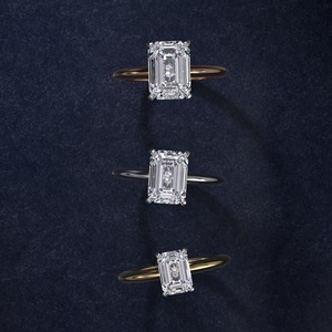 Anillo de compromiso solitario con corte esmeralda certificado por GIA, de cuatro puntas, con diamante cultivado en laboratorio de 2.10 ct, E VS1, en oro sólido de 14K, para regalo nupcial. - Product Image 3