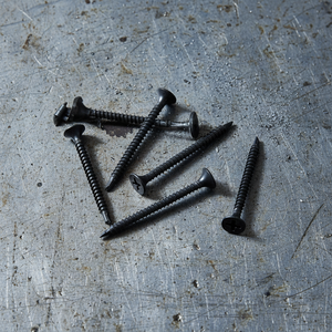 Vis à cloisons sèches en acier au carbone de qualité industrielle, métriques/pouces, classe 8.8, revêtement phosphate, certifiées BIS, vis noires pour cloisons sèches PDC - Product Image 1