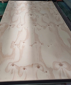 Madera de pino americana importada, contrachapado de pino, resistente al agua E0 de Vietnam, para uso en interiores, de 9-18 mm de grosor, para aplicaciones en cocinas y hoteles. - Product Image 1