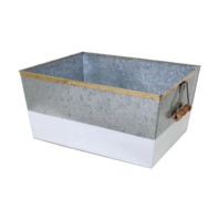 Élégante cuve de service en métal avec finition rustique pour décorations de table événementielles