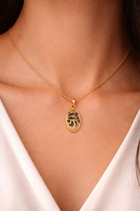 Colgante de plata de ley 925 con esmalte negro en forma ovalada para mujer - Product Image 2