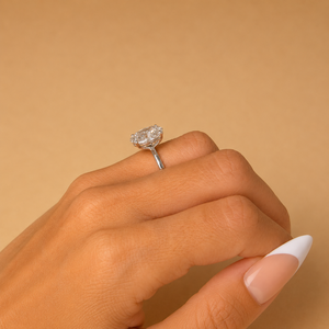 Anillo de Compromiso con Diamante Solitario Ovalado de 4 Quilates Cultivado en Laboratorio, Oro Blanco de 14k, Certificado IGI, Color E, Claridad VVS2, Lujoso para Boda - Product Image 3