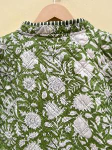 Chaleco Acolchado Hecho a Mano en India, 100% Algodón Ecológico, Antiarrugas, Transpirable, de Secado Rápido, con Bolsillo Delantero, Corte Regular - Product Image 2