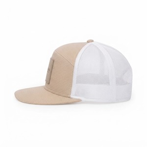 Casquette Snapback en maille à visière plate beige et blanche, personnalisable avec logo brodé carré, réglable, style Hip Hop, vente en gros à prix réduit - Product Image 2