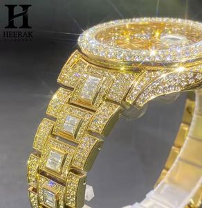 Reloj de pulsera para hombre con diamantes de imitación dorados, esfera cronógrafo totalmente pavimentada con piedras de corte baguette y redondo, reloj de hip hop personalizado - Product Image 2
