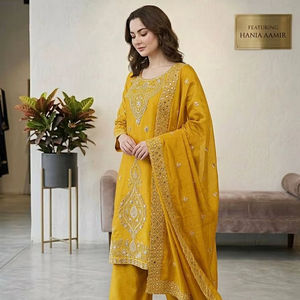 Traje de diseñador Hania Aamir Pharsi, conjunto de palazzo de seda de pierna ancha y corte ajustado, con bordado intrincado de Zari y lentejuelas, de lujo, pakistaní, para fiesta. - Product Image 1