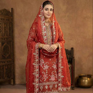 Conjunto de traje de seda crujiente de diseñador con bordado pesado y lentejuelas, completamente cosido, listo para usar, con top, pantalón y dupatta, atuendo étnico. - Product Image 1