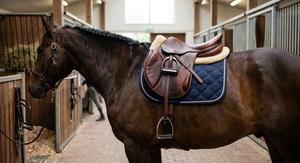 Silla de Montar Premium de Cuero Marrón para Salto, Cómoda para Montar a Caballo, con Estribos y Acolchado Suave - Product Image 4