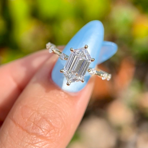 Bague de Fiançailles et de Mariage Classique en Or avec Diamant Hexagonal Taillé en Escalier de 2,15 Carats Cultivé en Laboratoire, Certifié IGI, Sertissage Invisible - Product Image 2