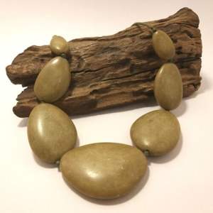 Collier en résine perlée, nouvelle collection de bijoux pour femmes, fabrication artisanale, luxe, tendance - Product Image 1