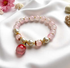 Ensemble de bracelets artisanaux ludiques en perles de rocaille en forme de marguerite, avec des perles blanches à lettres qui font l'inscription « LOVER », disponible au prix de gros - Product Image 5