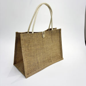 Sac messager en jute avec logo personnalisé, rabat et fermeture magnétique, sac bandoulière écologique pour cadeaux d'entreprise - Product Image 6